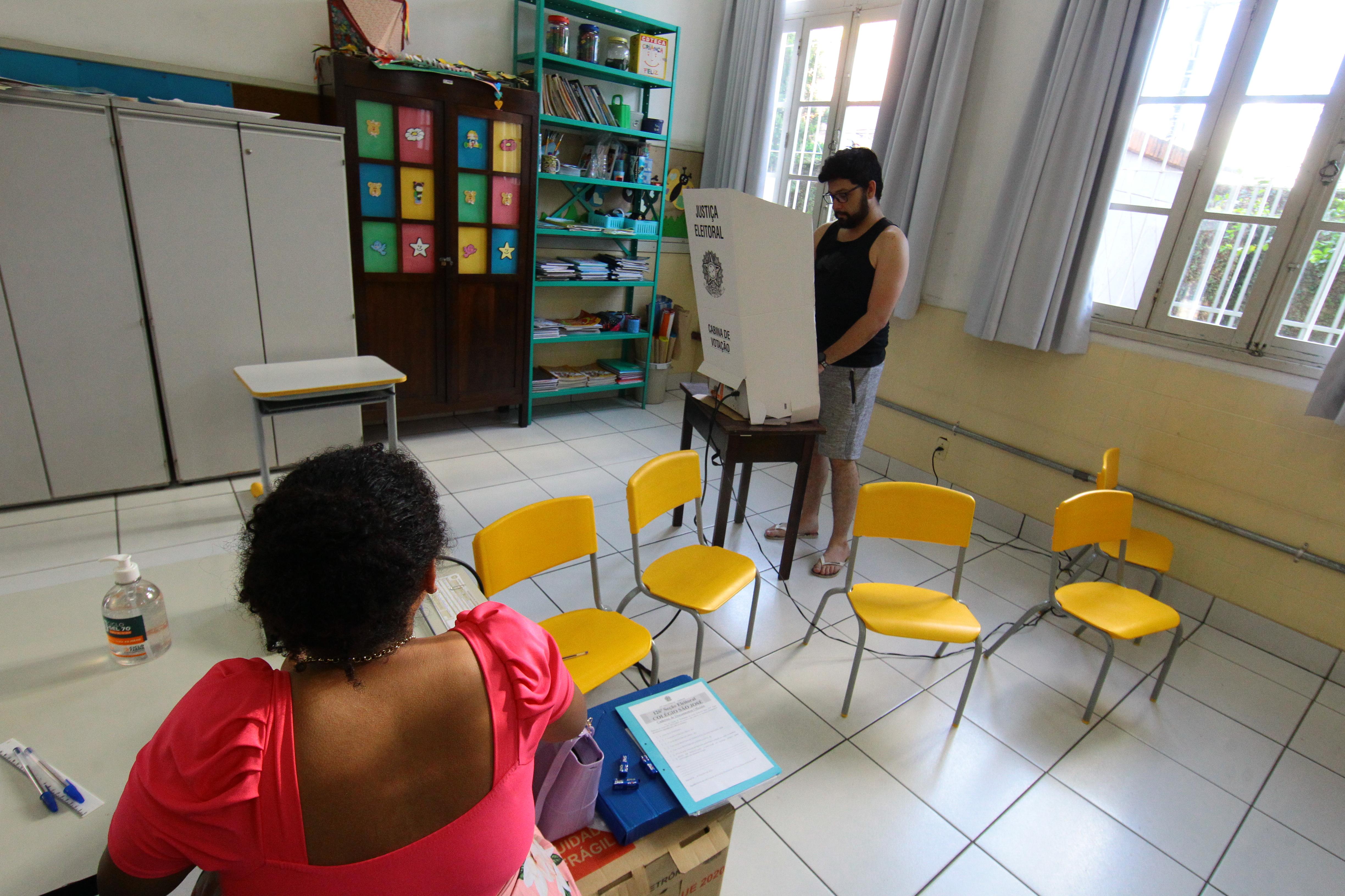 Quem não consegue votar em seção comum pode pedir transferência