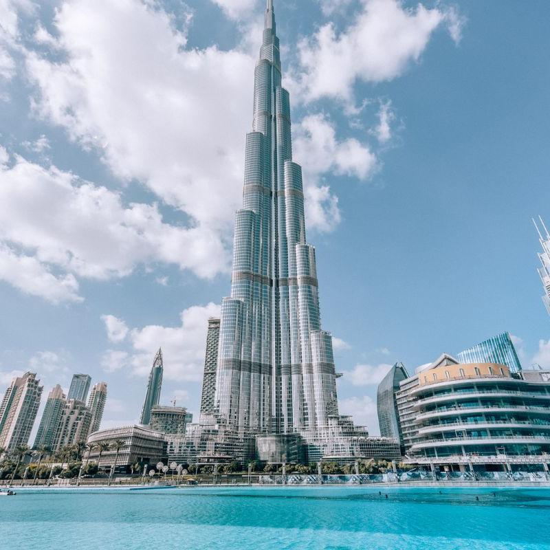 Burj Khalifa é considerado o maior prédio do mundo, com altura superior a 800 metros