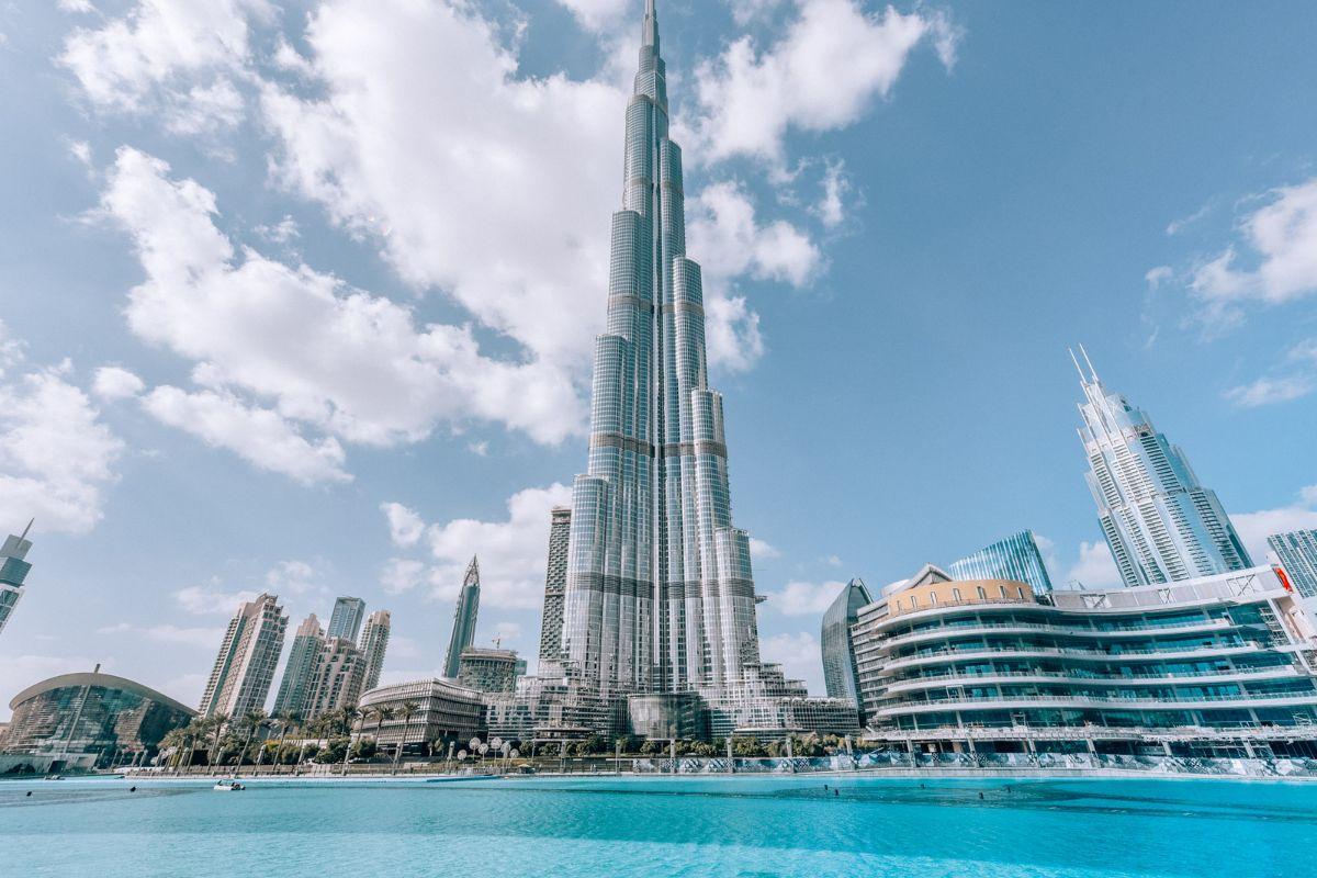 Burj Khalifa é considerado o maior prédio do mundo, com altura superior a 800 metros