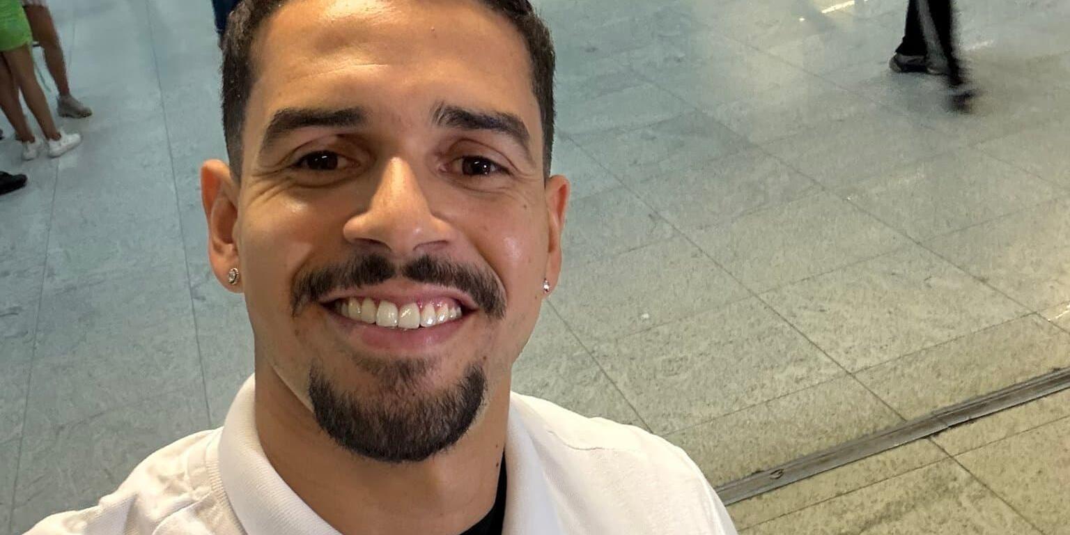 Lucas Veríssimo, na chegada ao Aeroporto de Cumbica, após desembarcar do voo vindo do Catar