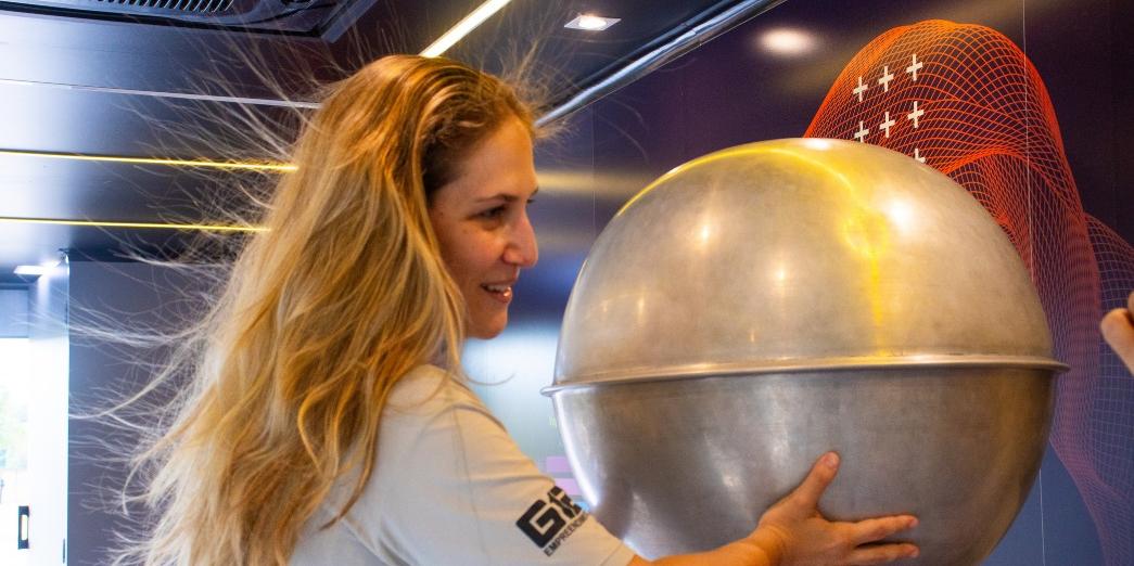 Gerador de Van de Graaf é uma das atrações disponíveis, gratuitamente, na Praça dos Emancipadores