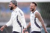 Gabigol e Neymar voltarão a jogar juntos no clássico deste domingo contra o Corinthians