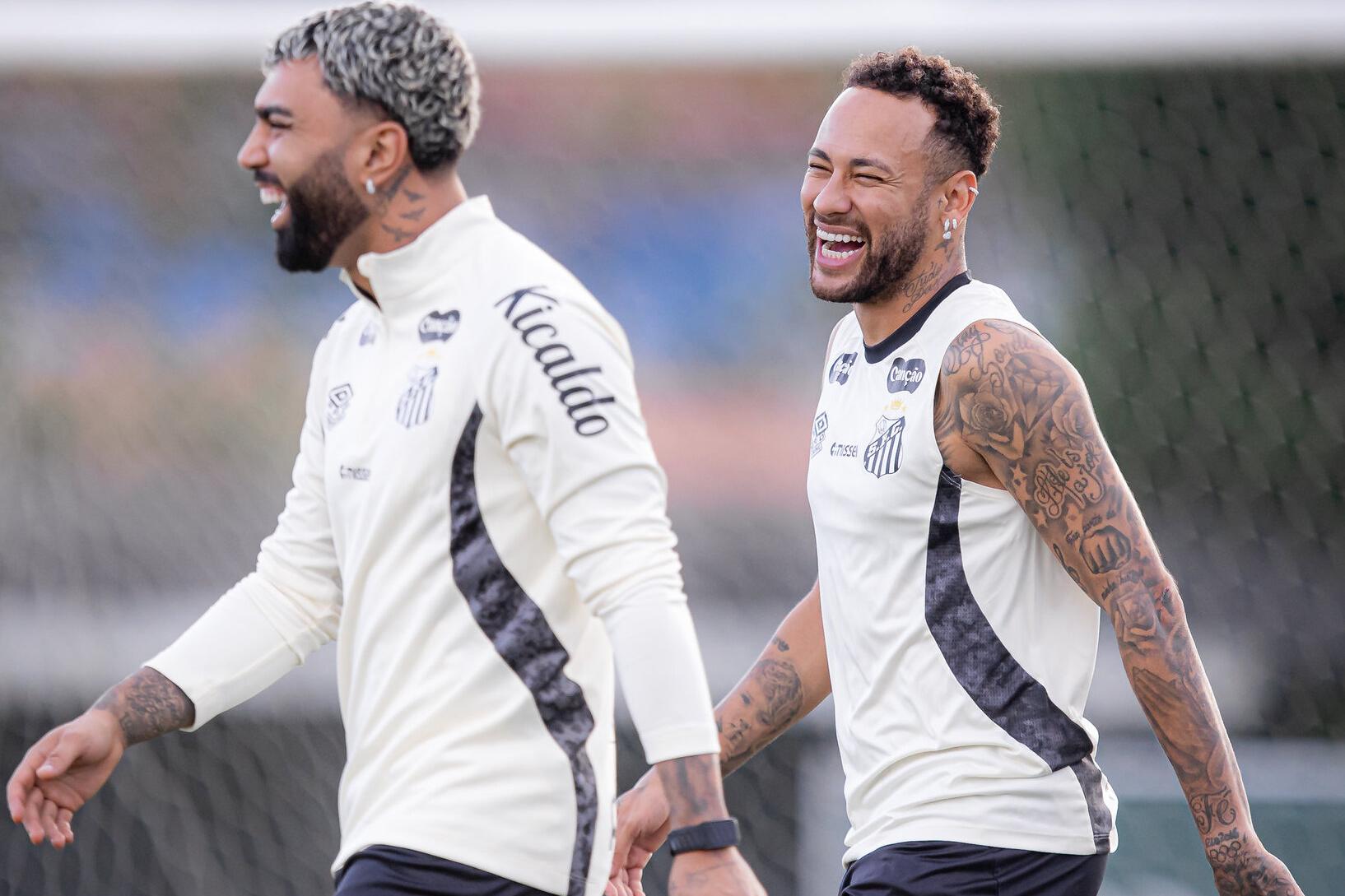 Gabigol e Neymar voltarão a jogar juntos no clássico deste domingo contra o Corinthians