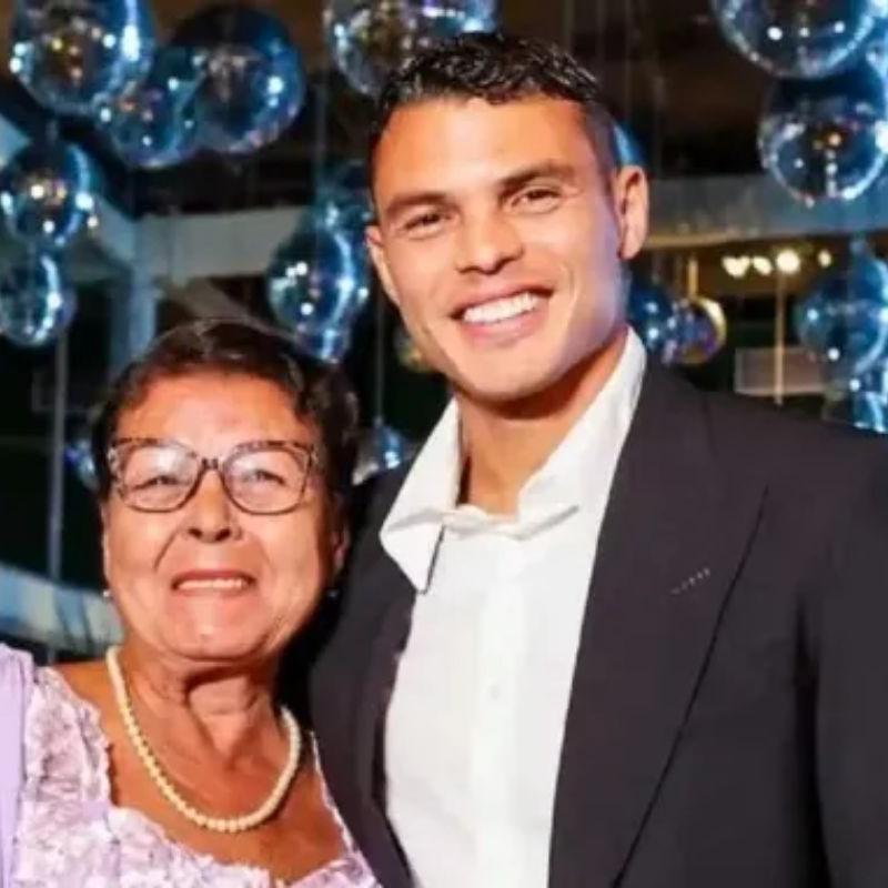 Fluminense lamenta morte da mãe de Thiago Silva e presta solidariedade ao zagueiro