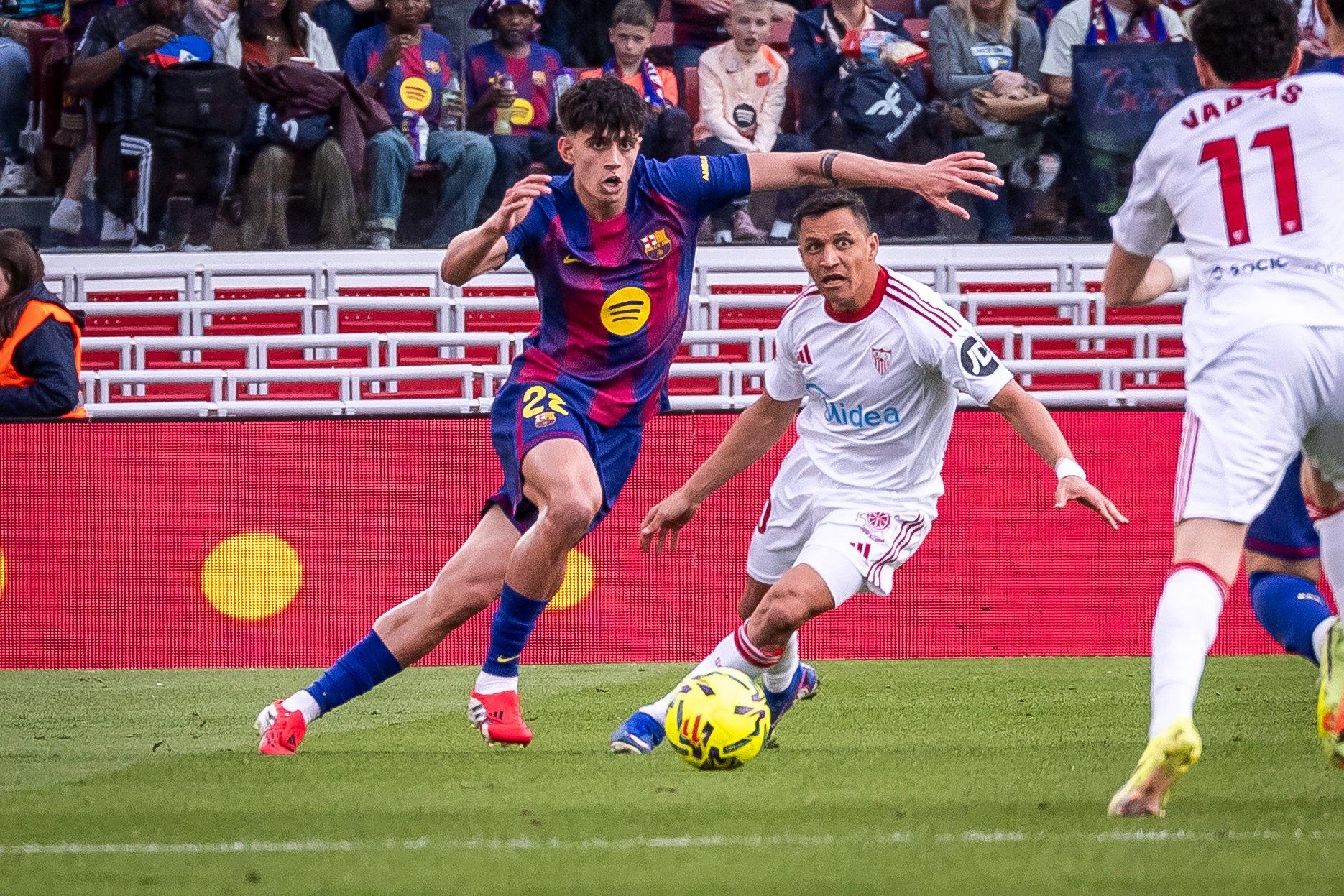 Com três gols de Raphinha, Barcelona goleia o Sevilla e retoma vantagem sobre o Real em La Liga