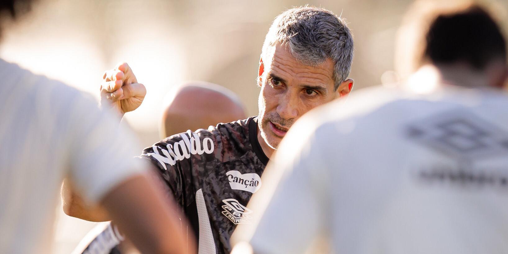 O técnico Juan Pablo Vojvoda vive sob pressão desde o início da temporada