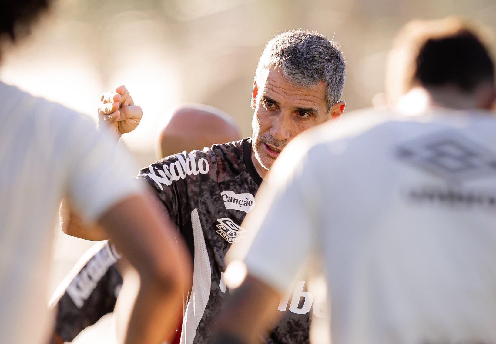 O técnico Juan Pablo Vojvoda vive sob pressão desde o início da temporada