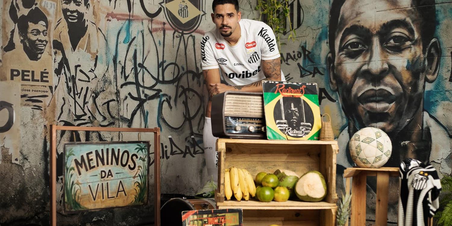 Lucas Veríssimo participou da campanha de lançamento da nova camisa do Peixe na semana passada