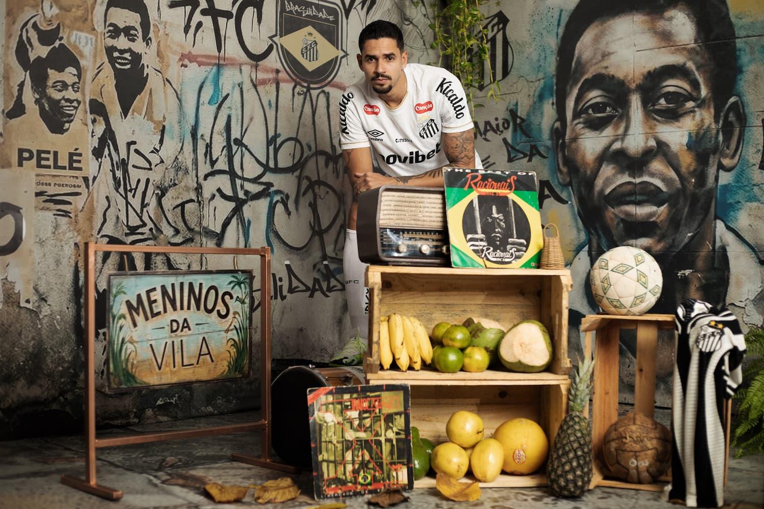 Lucas Veríssimo participou da campanha de lançamento da nova camisa do Peixe na semana passada