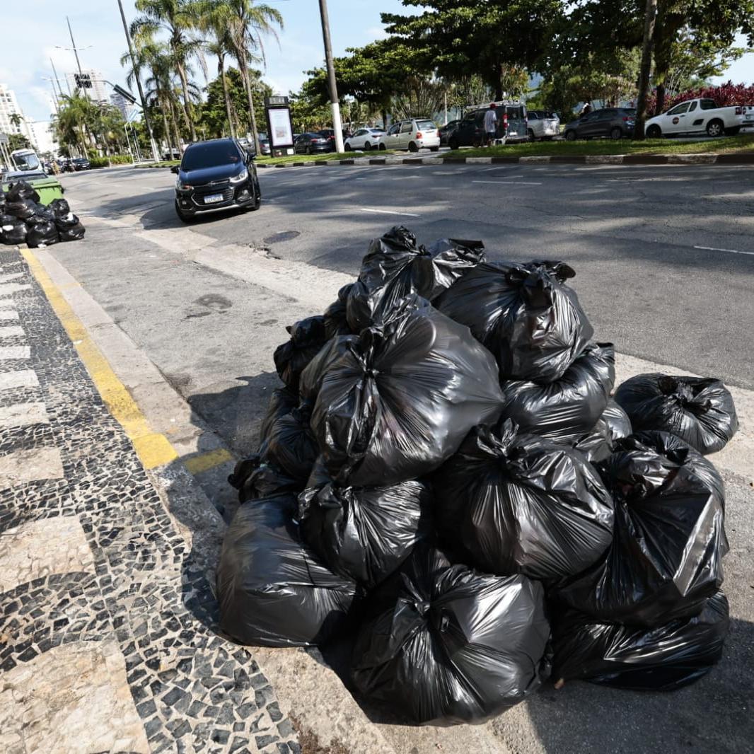 Em Santos, a varrição tem todos os trabalhadores de volta, e a coleta de lixo, 70%