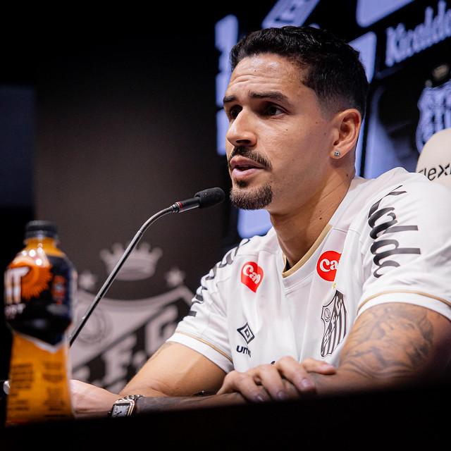 Após cinco anos, Lucas Veríssimo destacou a felicidade de reviver a energia do torcedor na Vila