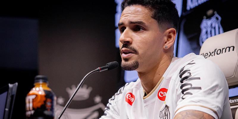 Após cinco anos, Lucas Veríssimo destacou a felicidade de reviver a energia do torcedor na Vila