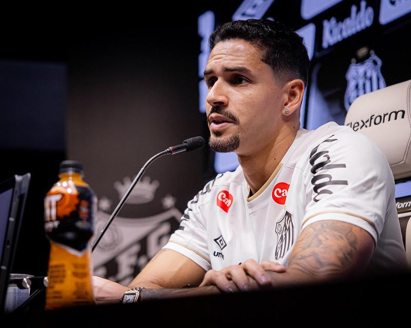 Após cinco anos, Lucas Veríssimo destacou a felicidade de reviver a energia do torcedor na Vila