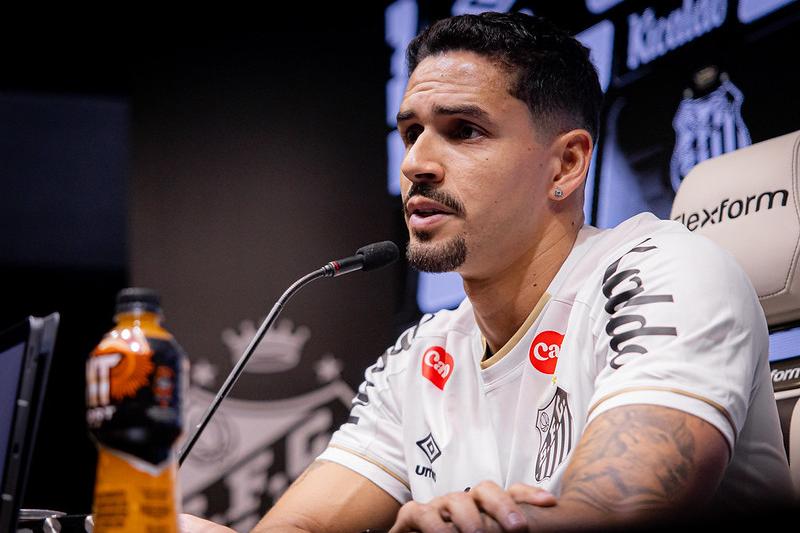 Após cinco anos, Lucas Veríssimo destacou a felicidade de reviver a energia do torcedor na Vila