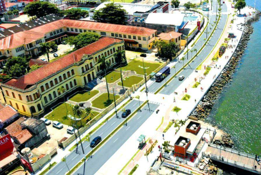 Sancionadas pelo então prefeito santista Paulo Alexandre Barbosa, essas leis de 2018 permitiram viabilizar o projeto Nova Ponta da Praia