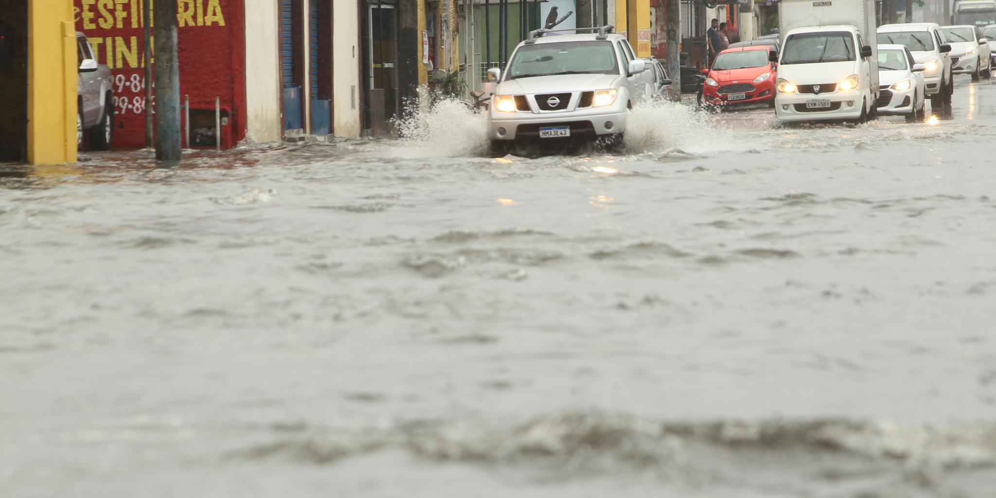 Diagnóstico aponta estratégias populares em emergências do clima