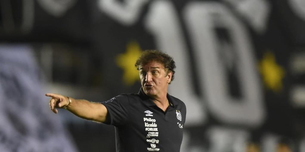 Cuca, durante partida em sua última passagem pela Vila Belmiro, em 2021