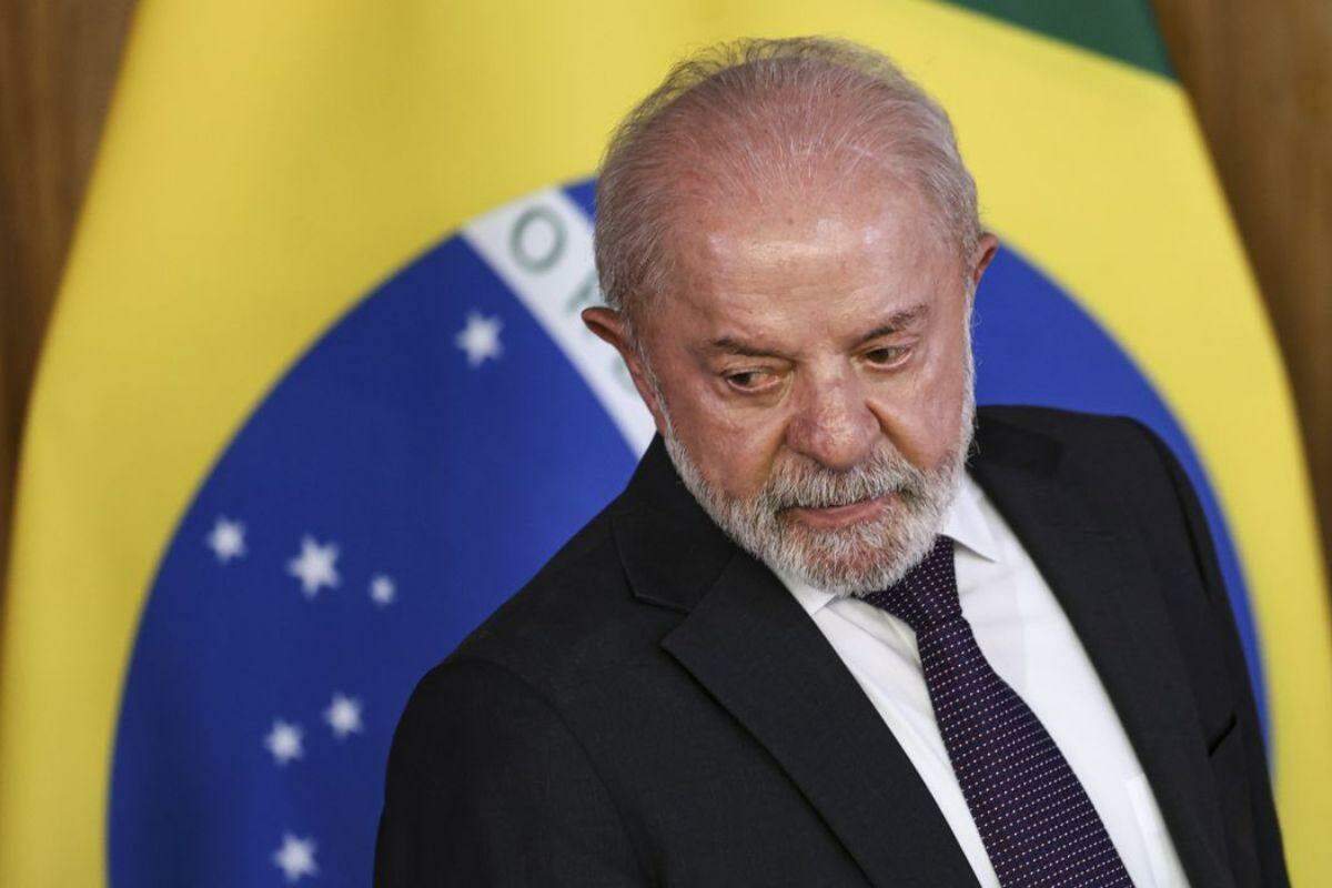 Lula diz a aliados que vai insistir na indicação de Messias para o Supremo