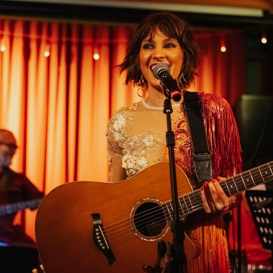 Repertório do álbum de 2025 reúne canções próprias e releituras