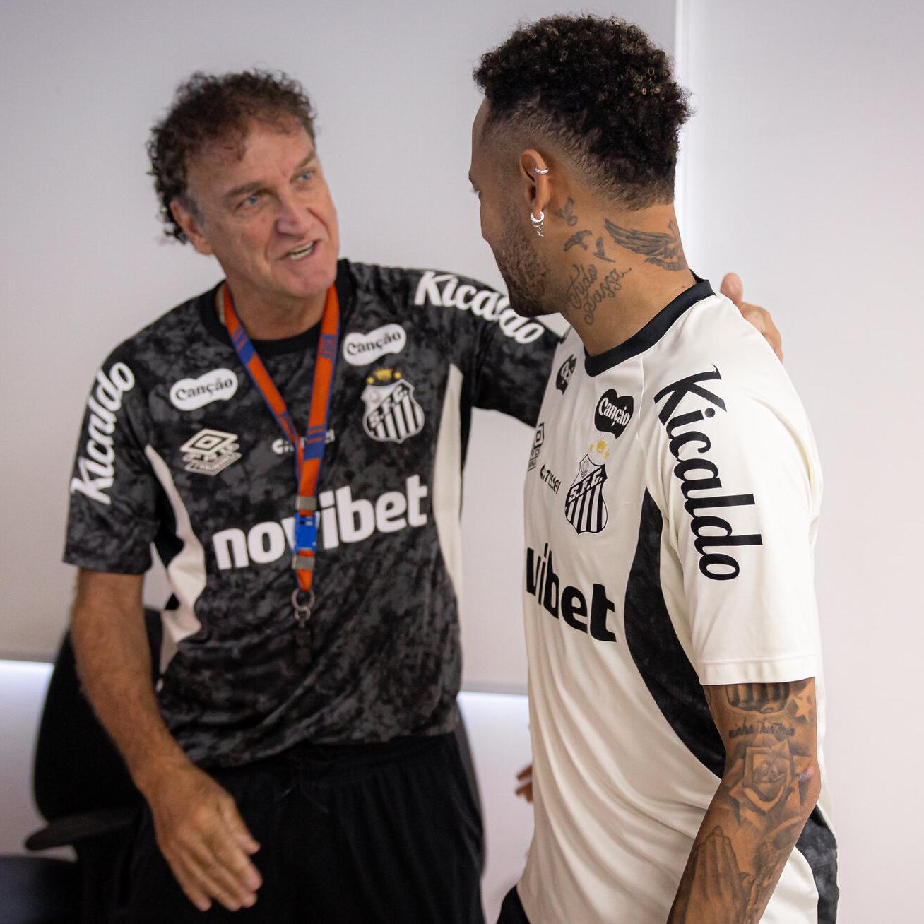 Cuca e Neymar se encontram no CT Rei Pelé, no primeiro dia de trabalho do novo técnico do Peixe