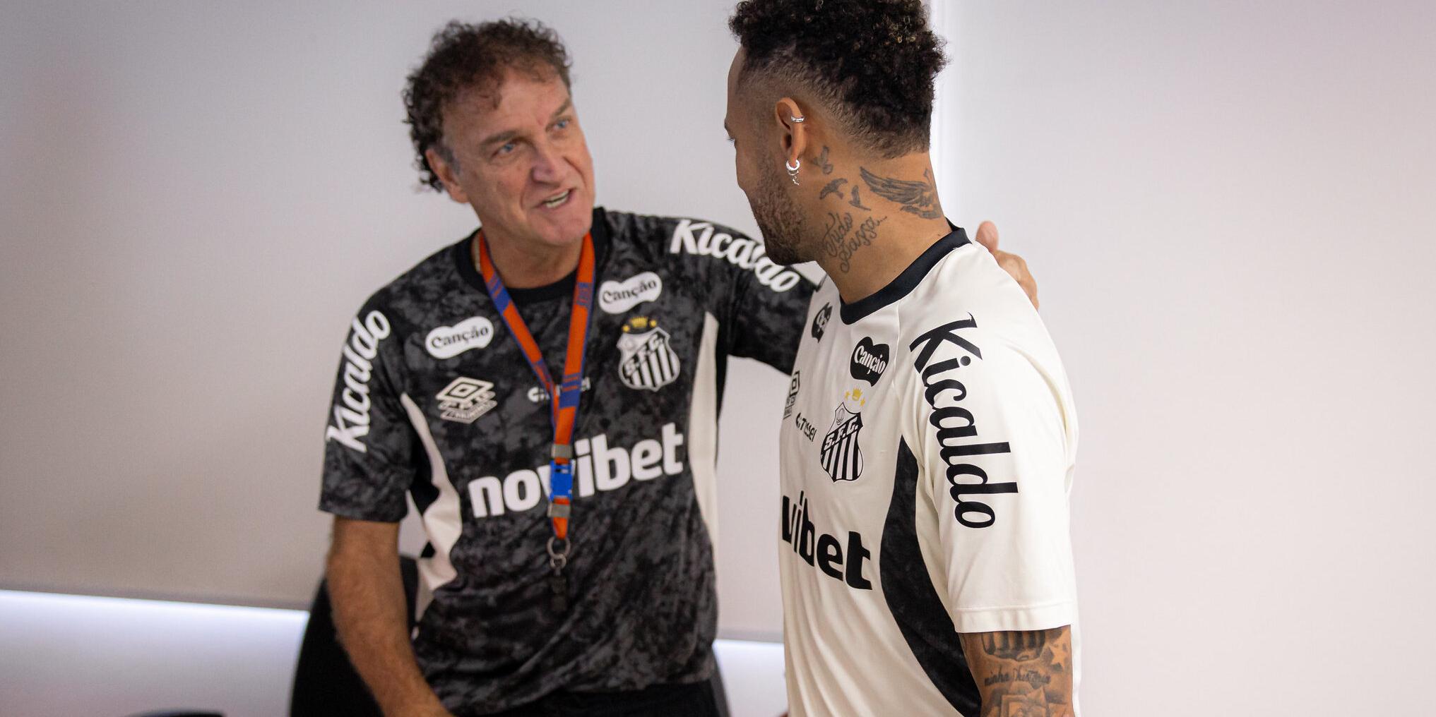 Cuca e Neymar se encontram no CT Rei Pelé, no primeiro dia de trabalho do novo técnico do Peixe