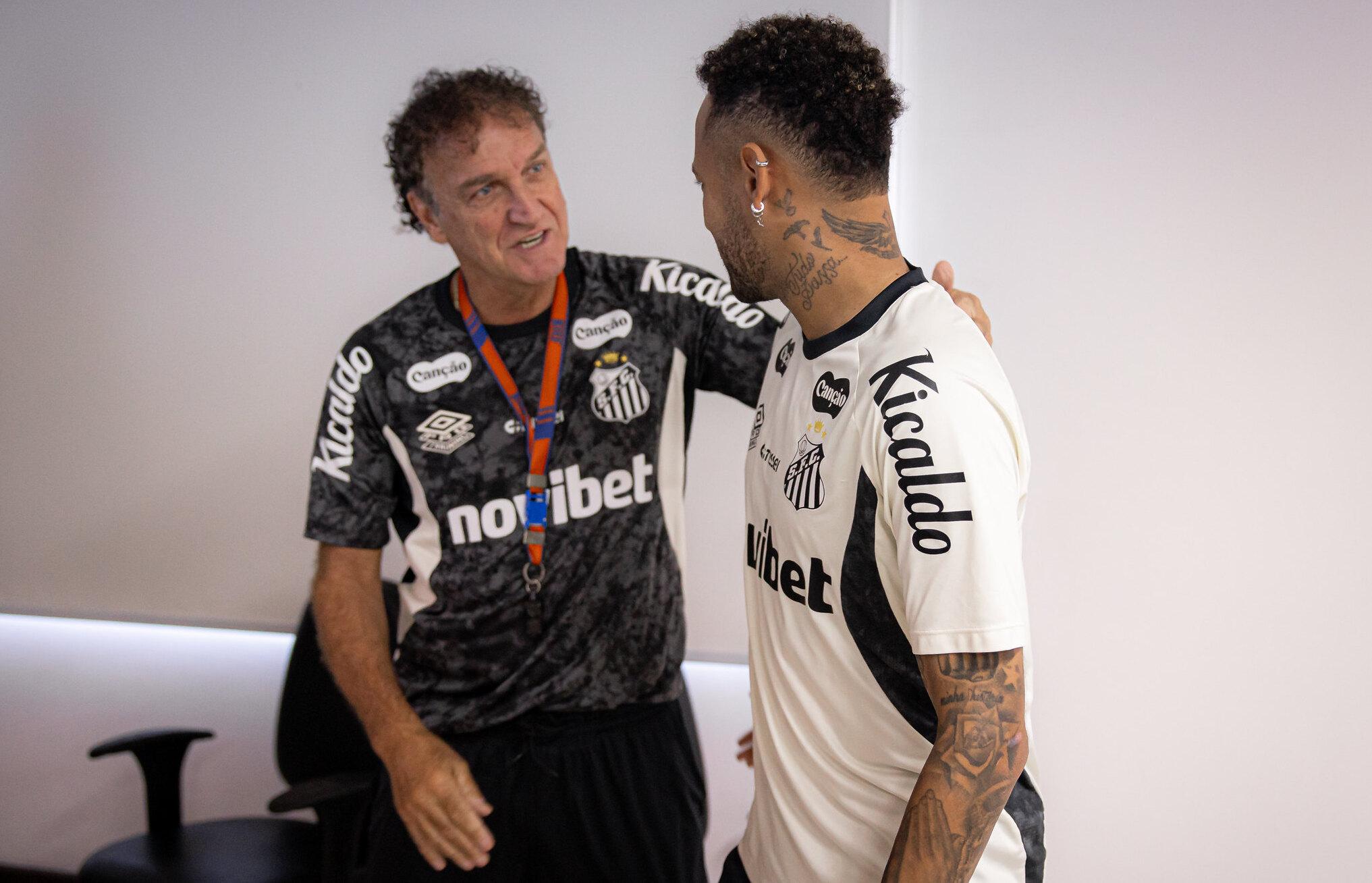 Cuca e Neymar se encontram no CT Rei Pelé, no primeiro dia de trabalho do novo técnico do Peixe