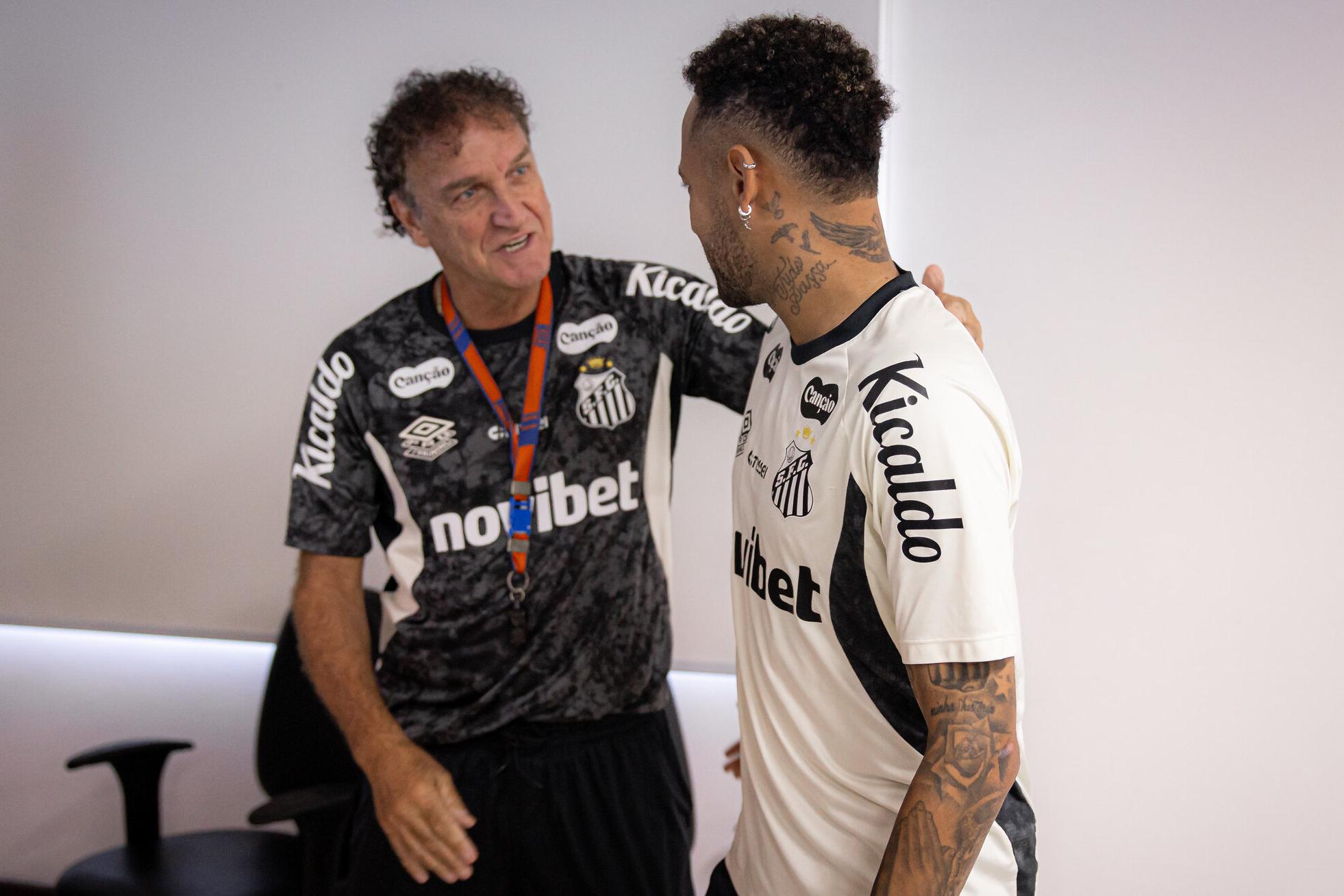 Cuca e Neymar se encontram no CT Rei Pelé, no primeiro dia de trabalho do novo técnico do Peixe