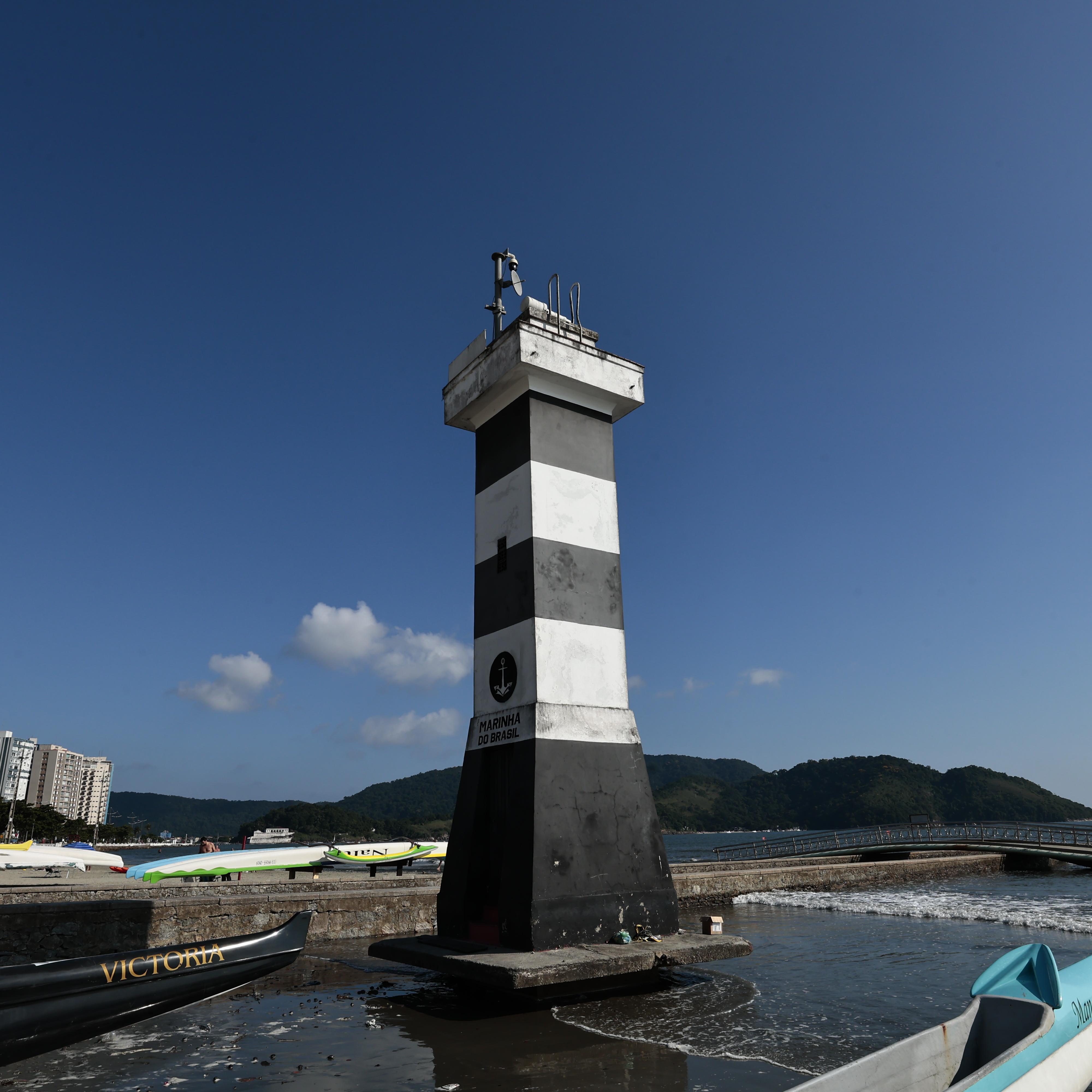 Faróis existentes desde 1967 na Aparecida (foto) e no Boqueirão, em Santos, orientam navios durante manobras