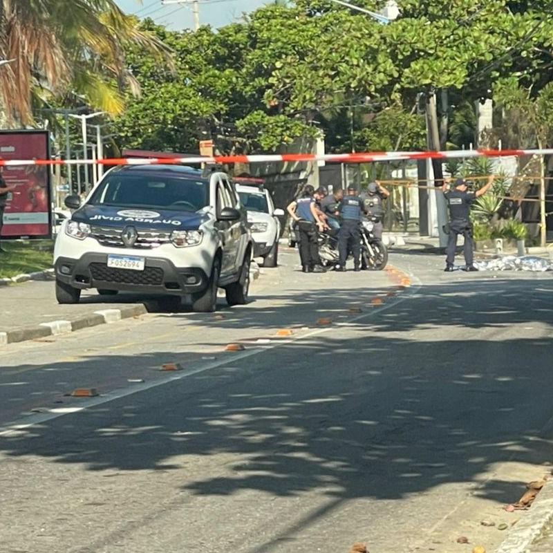 Jovem de 20 anos teve a morte constatada na avenida de Guarujá