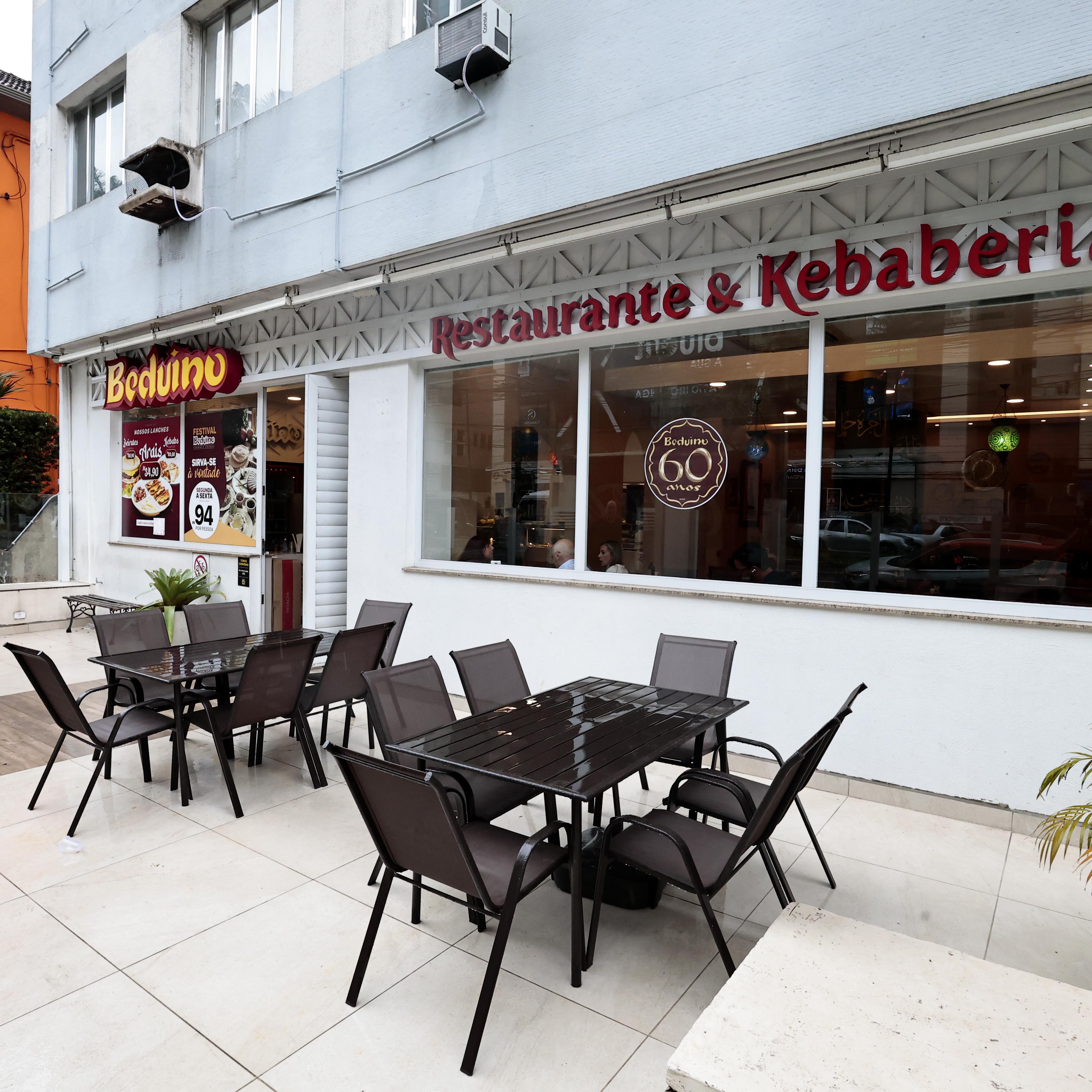 A unidade da Avenida Ana Costa, que ao longo dos anos passou por ampliação e reforma, é de 1975