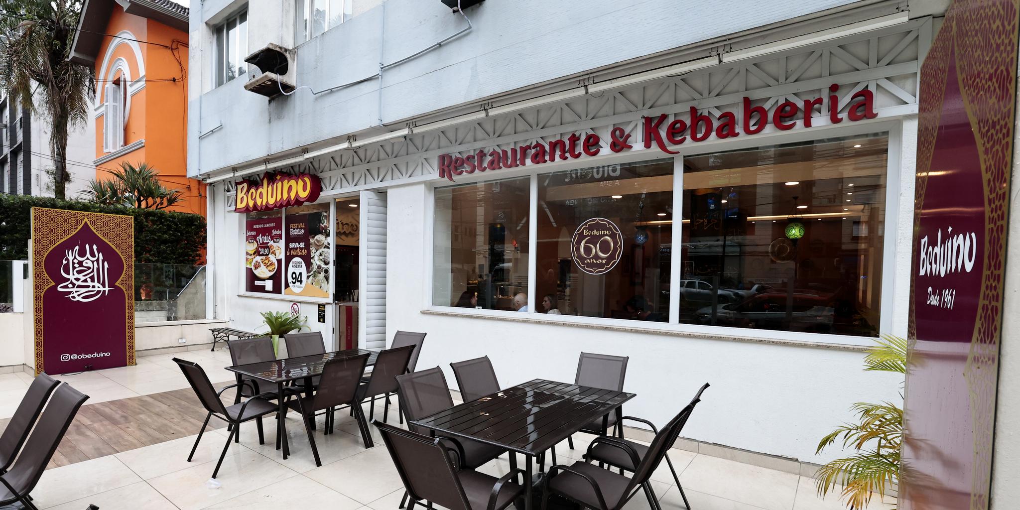 A unidade da Avenida Ana Costa, que ao longo dos anos passou por ampliação e reforma, é de 1975