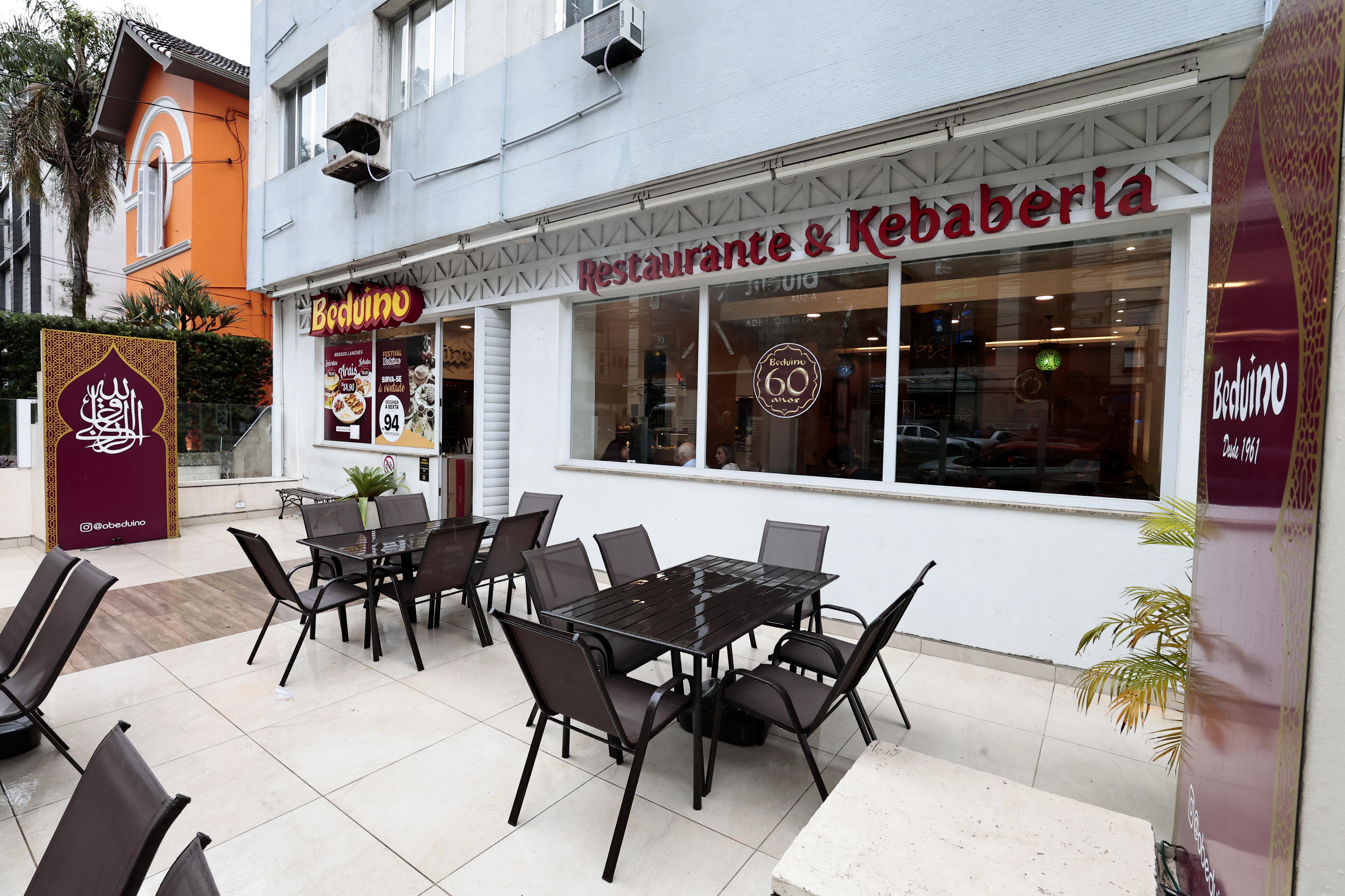 A unidade da Avenida Ana Costa, que ao longo dos anos passou por ampliação e reforma, é de 1975