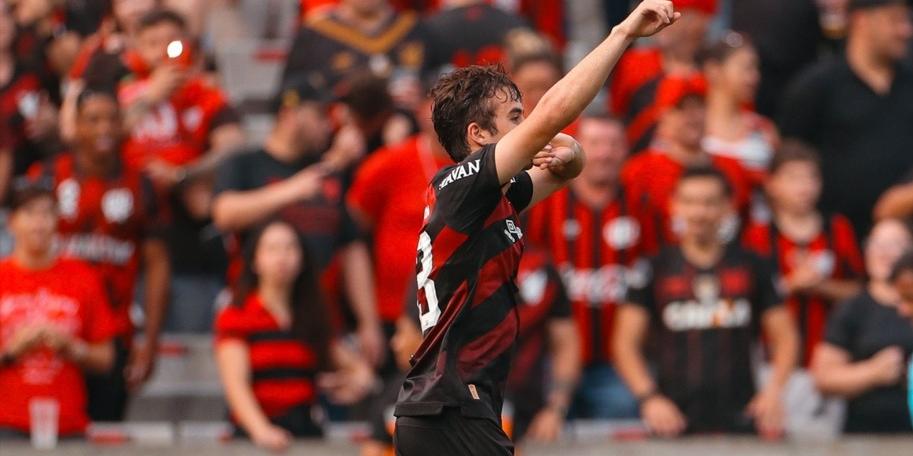 A última vez que o Athletico tinha vencido um "Athletiba" foi em maio de 2023, quando fez 3 a 2