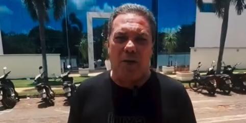 "A gente fica meio torto, mas daqui a pouco ajeita de novo", disse Luxemburgo ao deixar o hospital