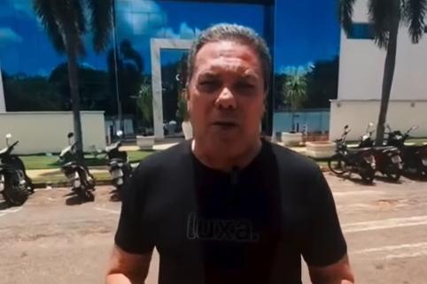 "A gente fica meio torto, mas daqui a pouco ajeita de novo", disse Luxemburgo ao deixar o hospital