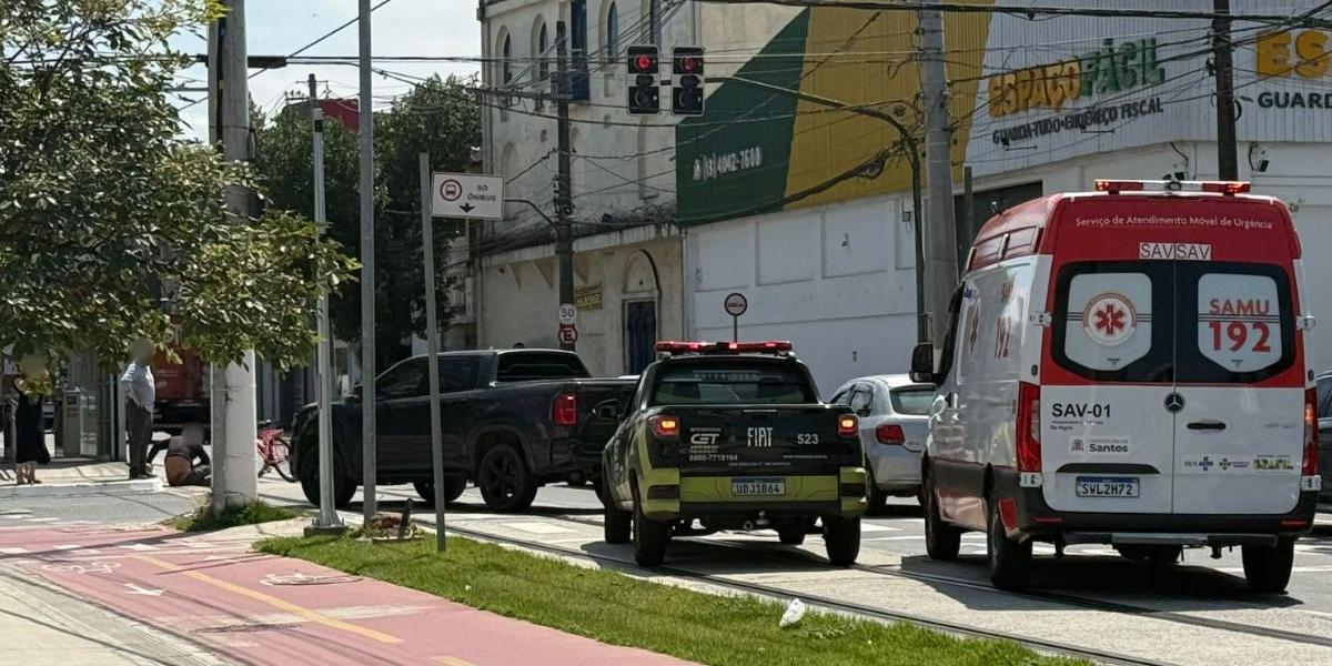 Acidente aconteceu na linha do VLT da Rua João Pessoa e causou lentidão temporária no trânsito