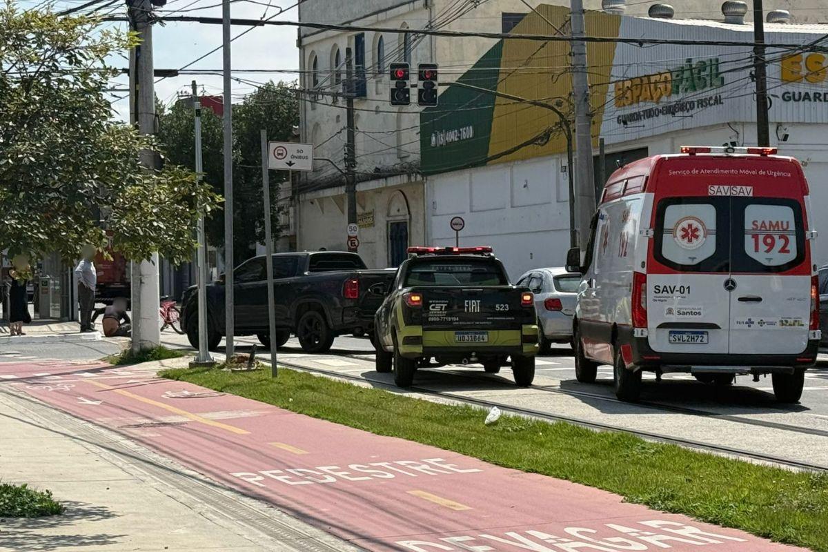Acidente aconteceu na linha do VLT da Rua João Pessoa e causou lentidão temporária no trânsito