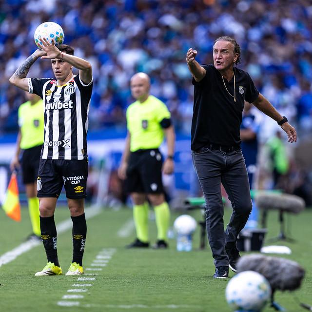 O Santos, de Escobar e Cuca, está em posição desconfortável na tabela, uma acima da zona de risco