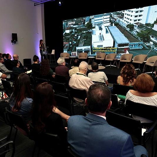 Promovido no auditório do Grupo Tribuna, em parceria com Prefeitura de Santos, Governo do Estado e BTP, fórum reuniu especialistas