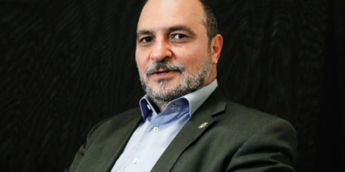 Conselho do Corinthians aprova afastamento provisório de Romeu Tuma Júnior