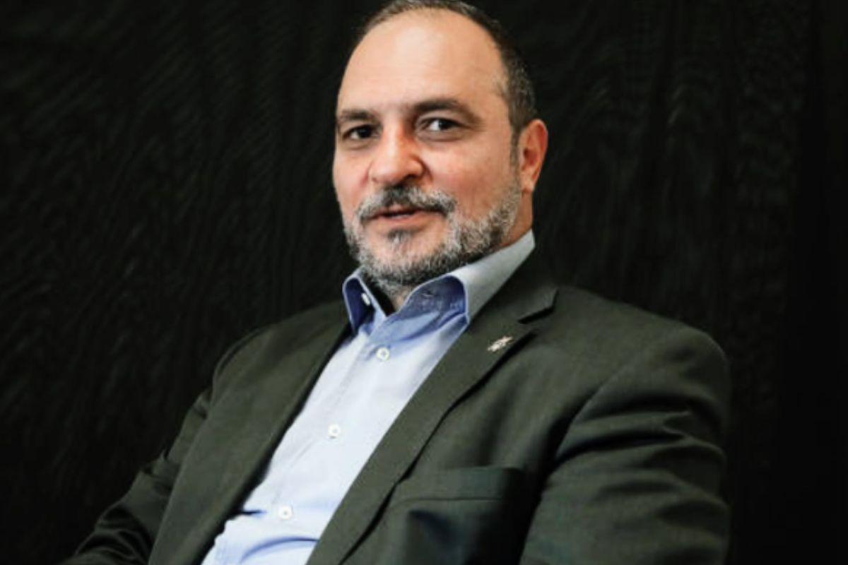 Conselho do Corinthians aprova afastamento provisório de Romeu Tuma Júnior