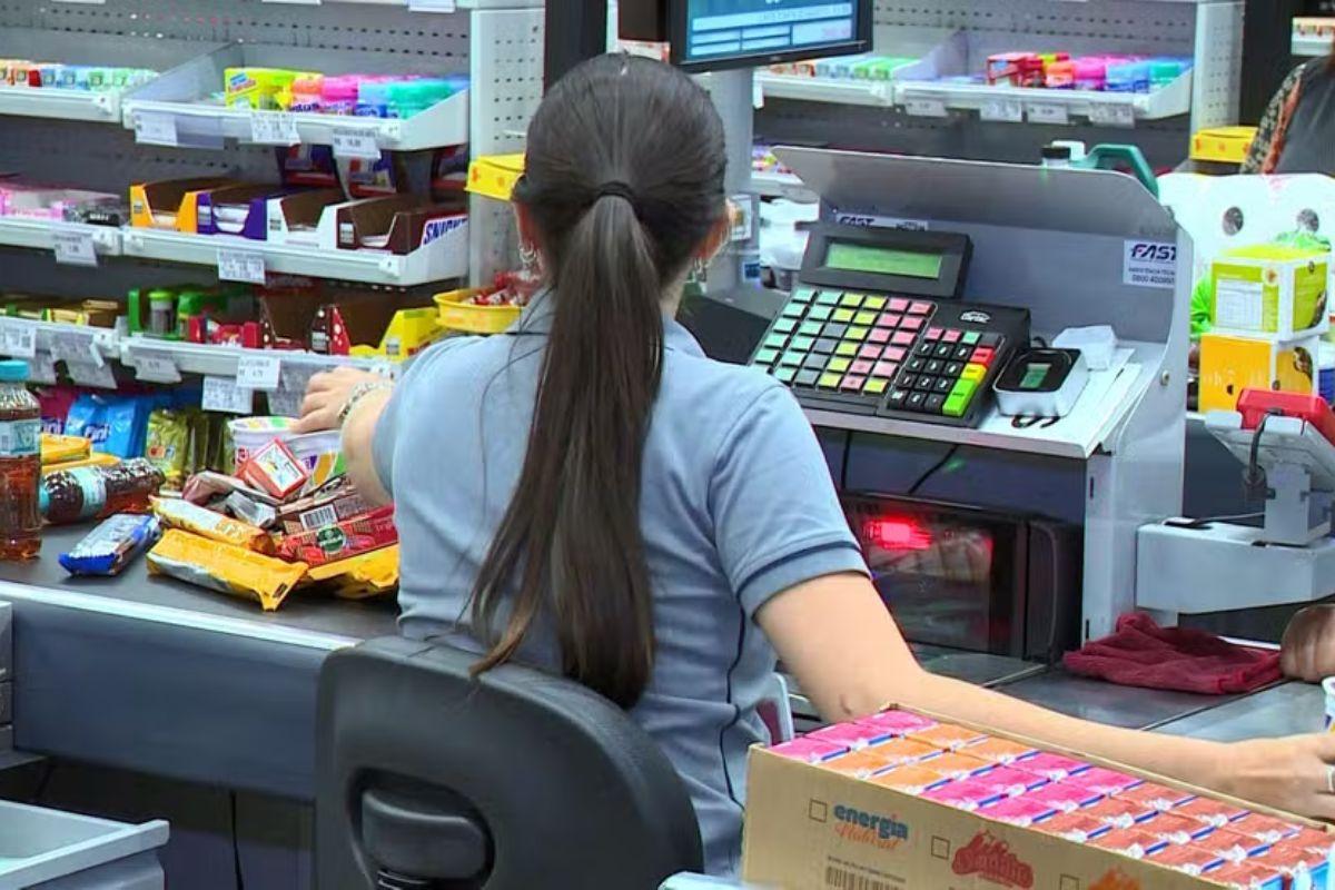 A medida, válida desde março e prevista em convenção coletiva, impacta cerca de 70 mil trabalhadores em todo o estado