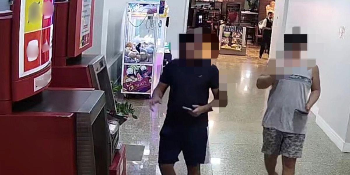 Os investigadores conseguiram abordar os suspeitos nas imediações do caixa eletrônico, no interior do shopping