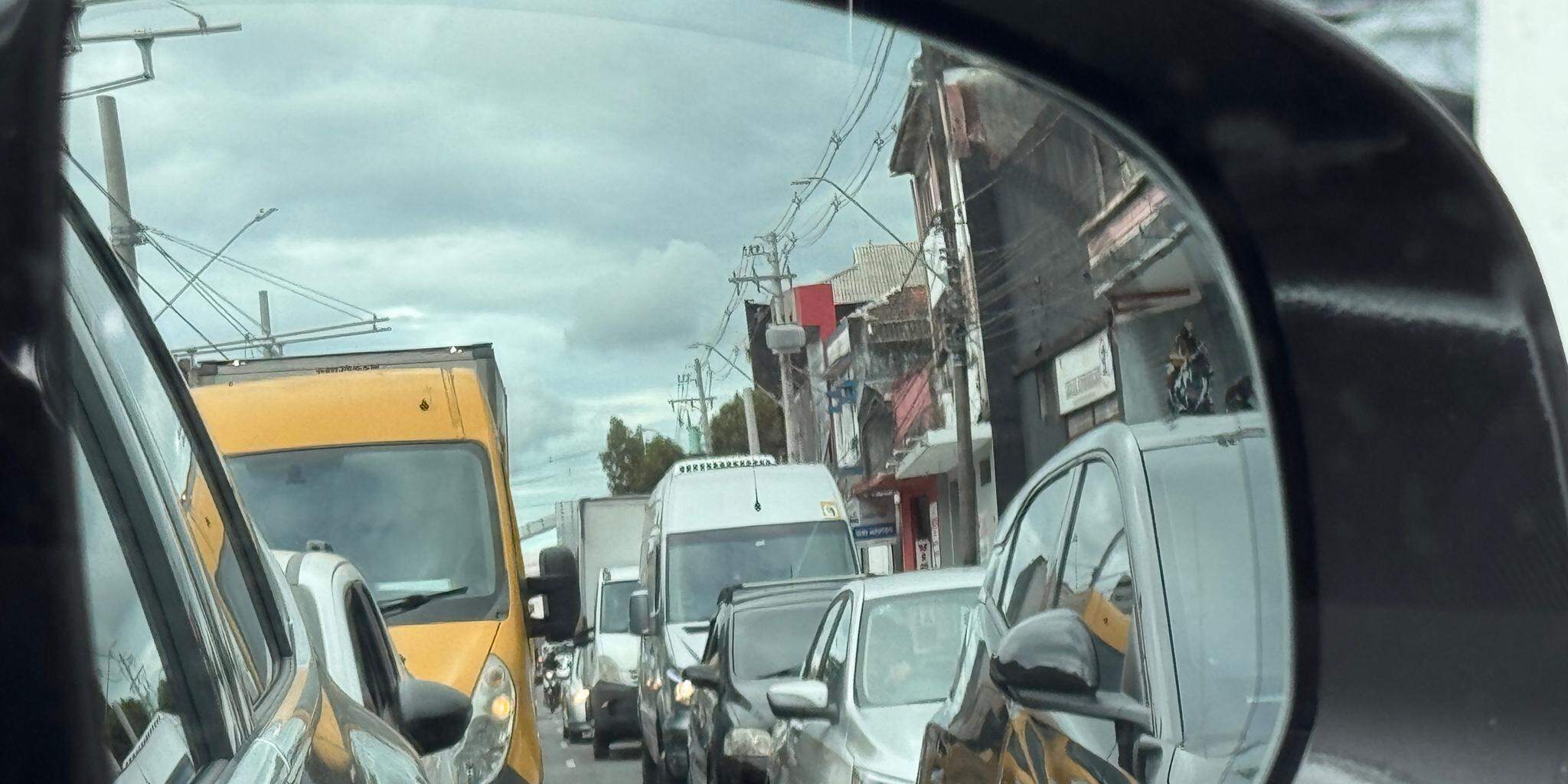 Em tempos de combustível caro, dirigir melhor se torna um exercício de atenção, estratégia e equilíbrio