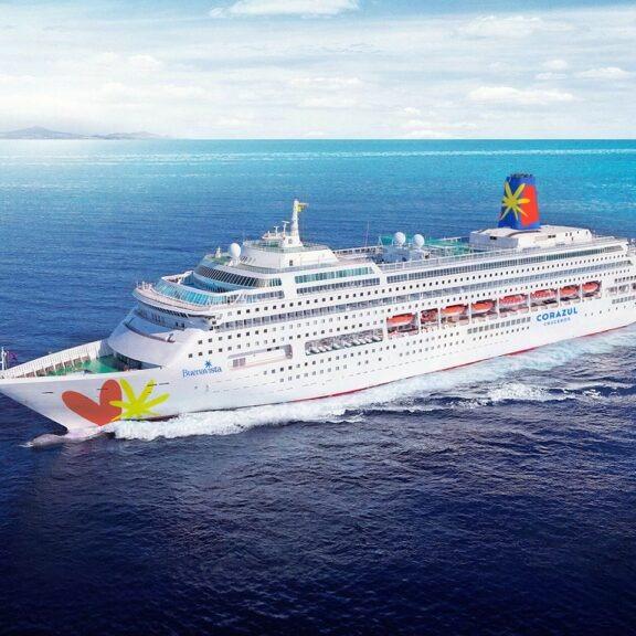 Com 261 metros de comprimento, de bandeira da Espanha, o Buenavista deverá fazer sua primeira escala no Brasil no Porto do Recife (PE)