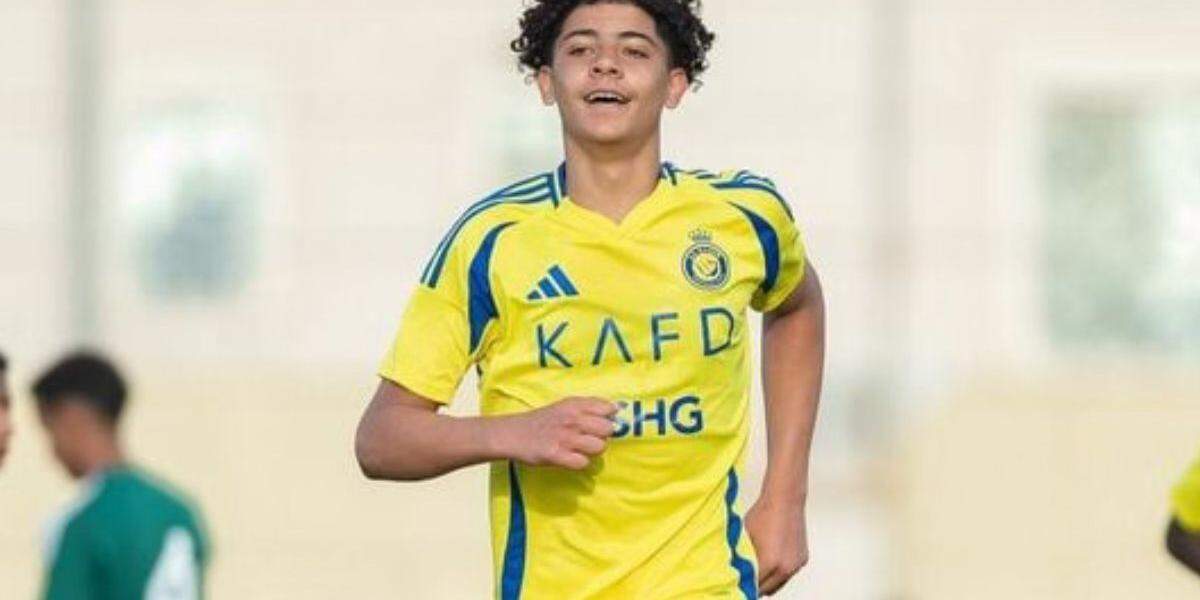 Cristiano Júnior joga atualmente nas categorias de base do Al Nassr e se destaca como um promissor ponta direita