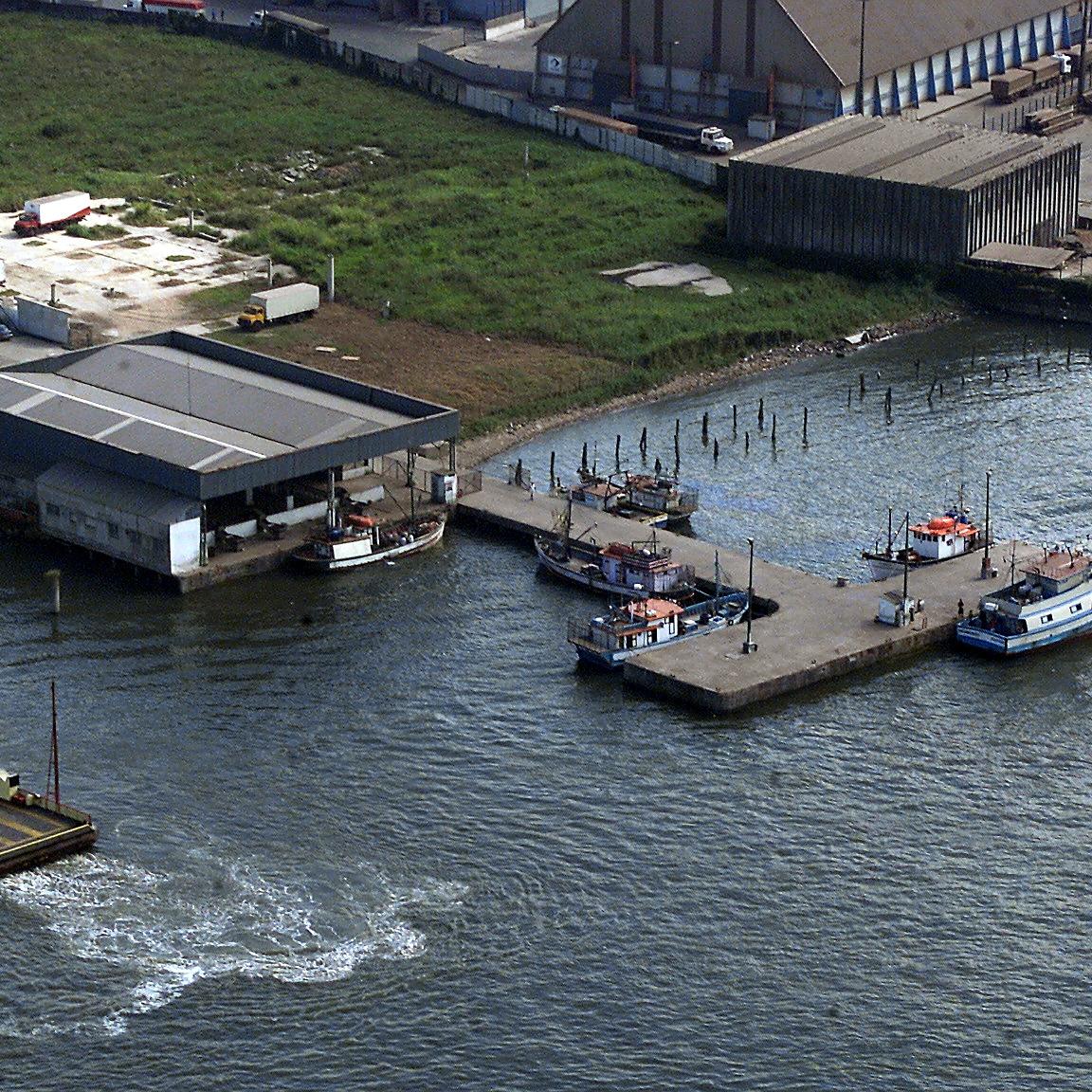 Área do Terminal Pesqueiro de Santos fica ao lado do terminal das balsas da travessia para Guarujá