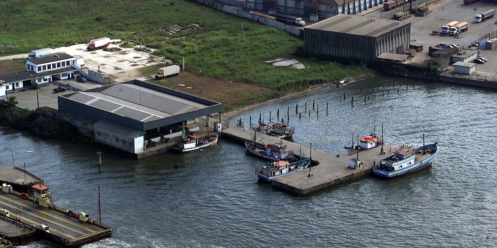 Área do Terminal Pesqueiro de Santos fica ao lado do terminal das balsas da travessia para Guarujá