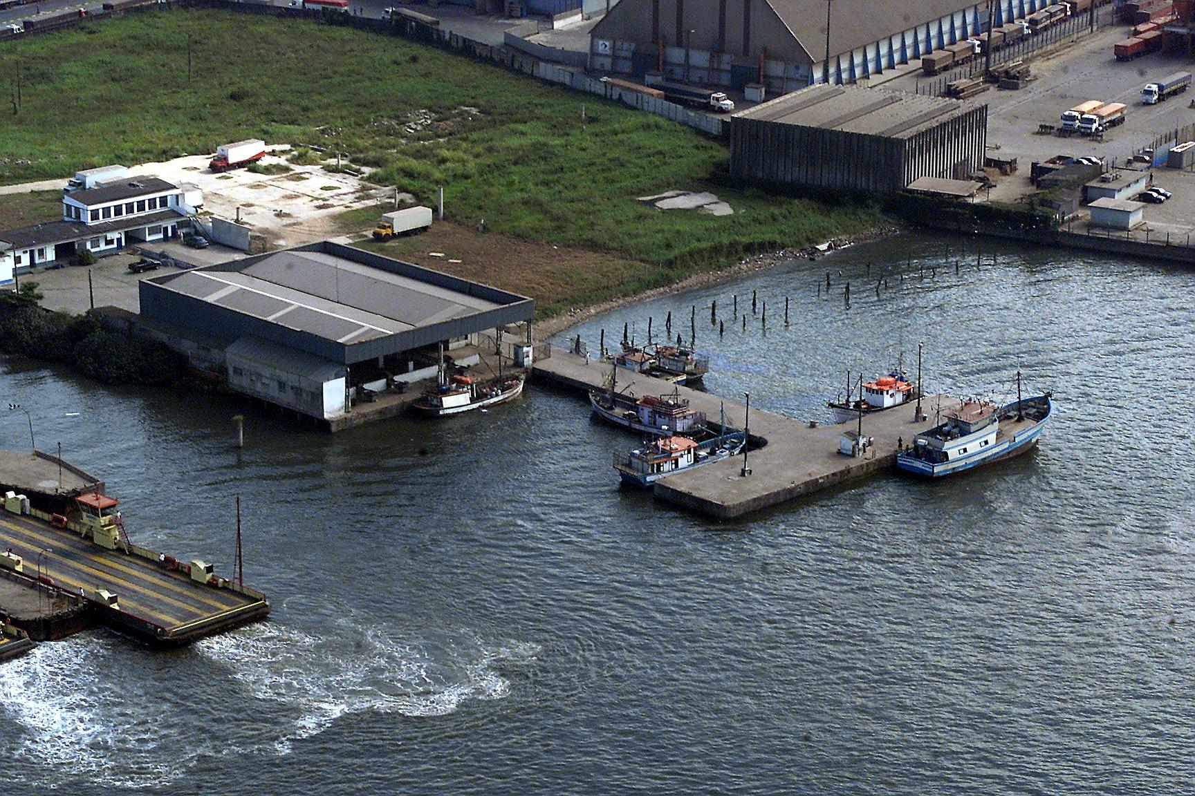 Área do Terminal Pesqueiro de Santos fica ao lado do terminal das balsas da travessia para Guarujá