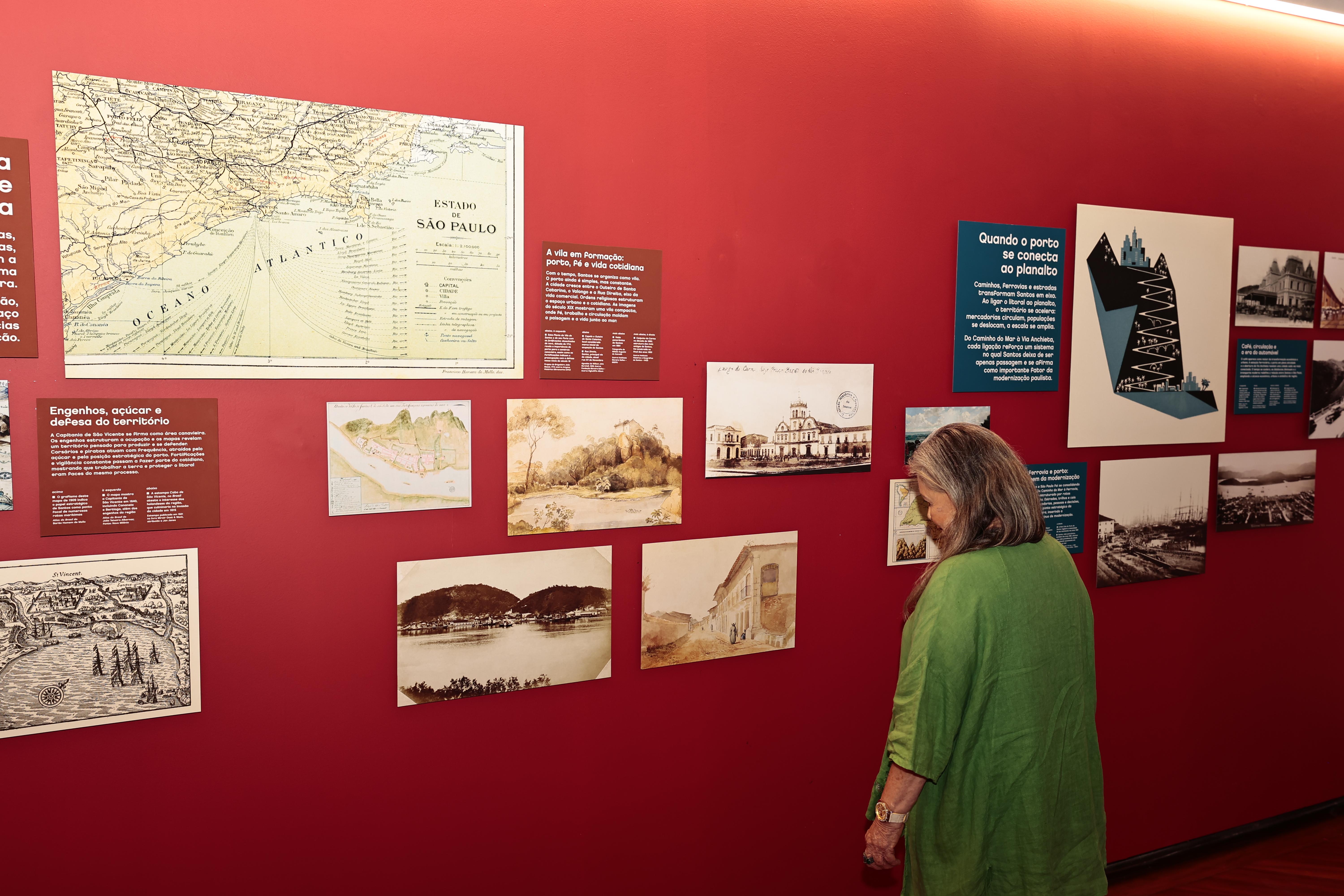 Segue em cartaz até 10 de maio a mostra Santos 480 Anos – Berço do Brasil Moderno, que conta a história da Cidade em mapas, fotos e documentos, e de como Santos ajudou a moldar o Brasil moderno, especialmente pelo Porto